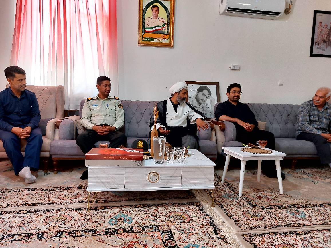 دیدار با خانواده شهید مدافع جان در شهرستان بم