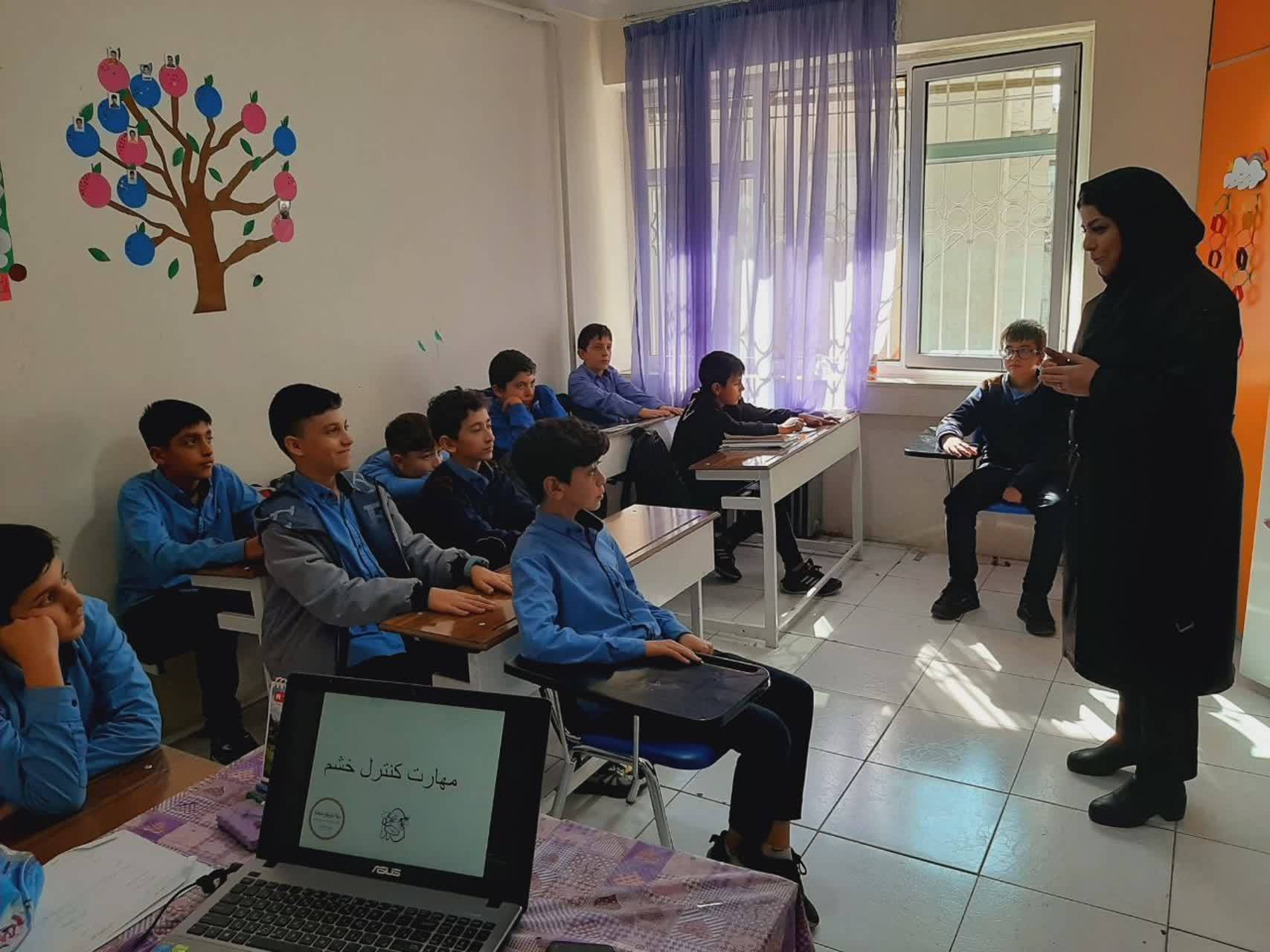 برگزاری کارگاه کنترل خشم توسط اعضای شبکه شمیم در مدارس ارومیه