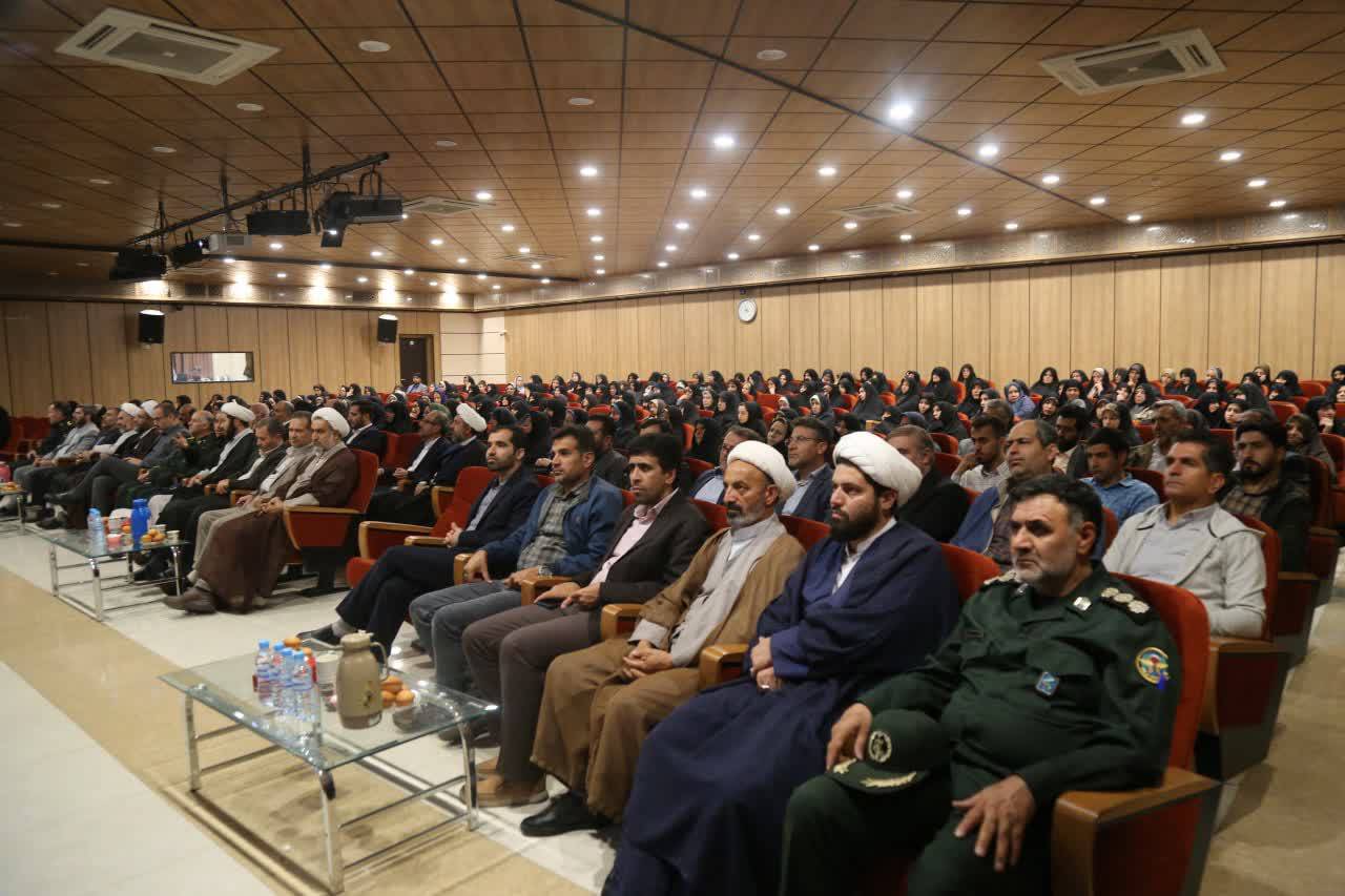 نخستین یادواره مدافعان جان زنجان برگزار شد